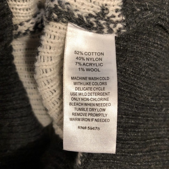 Wearing Your ❤️ on Your Sleeve penguin sweater XL - Picture 4 of 5